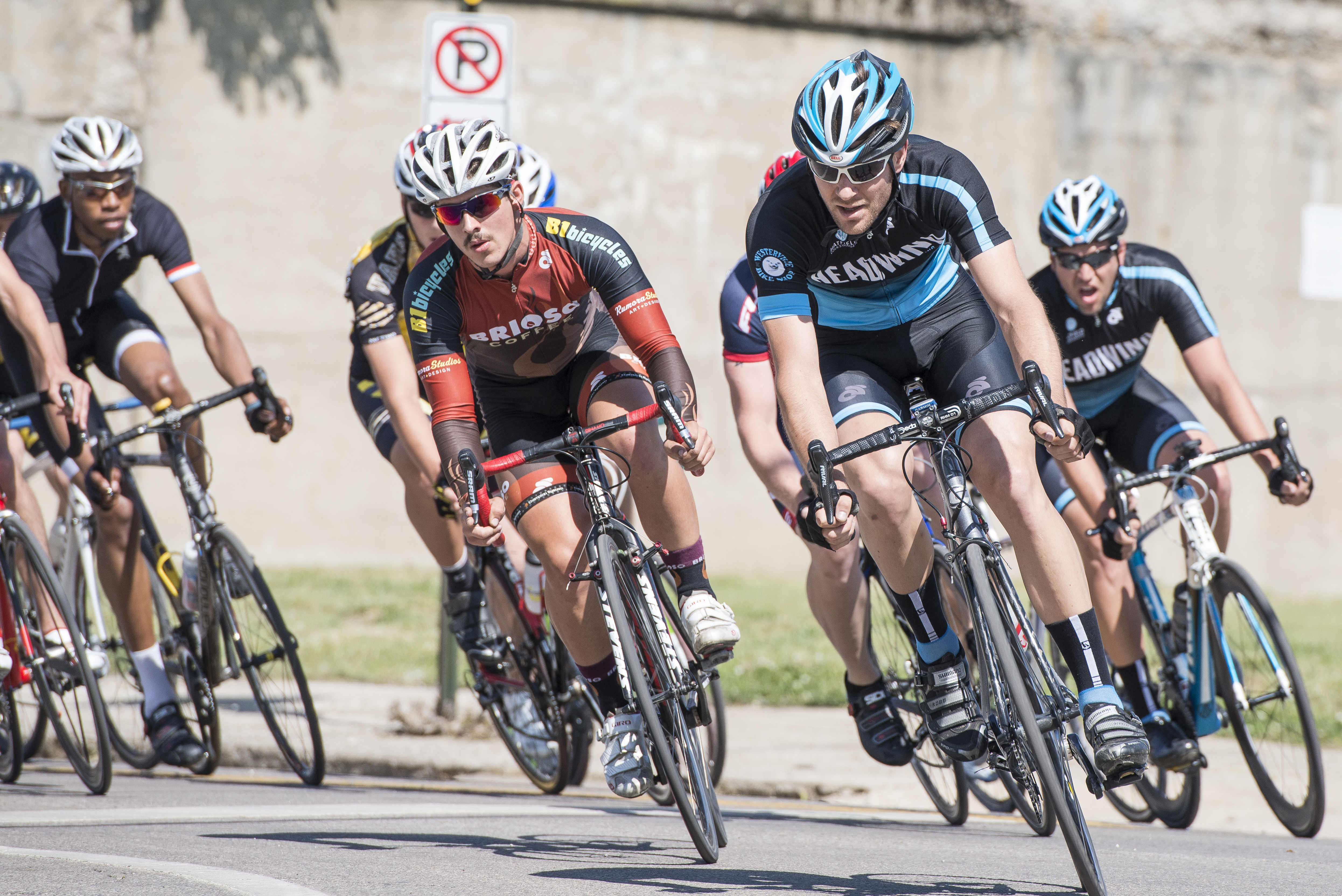 Neil Wengerd - Headwind Cycling on the front